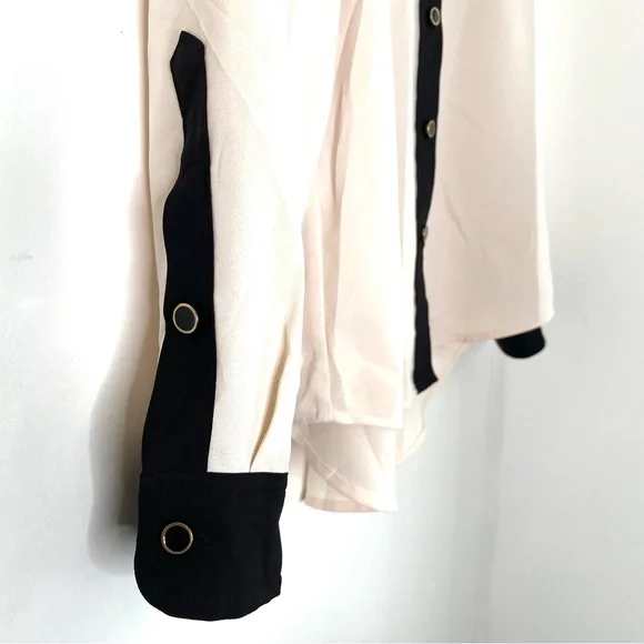 Anne Klein Nude Career Blouse Black Trim Button Down Curved Hem Workwear Top - Picture 3 of 7